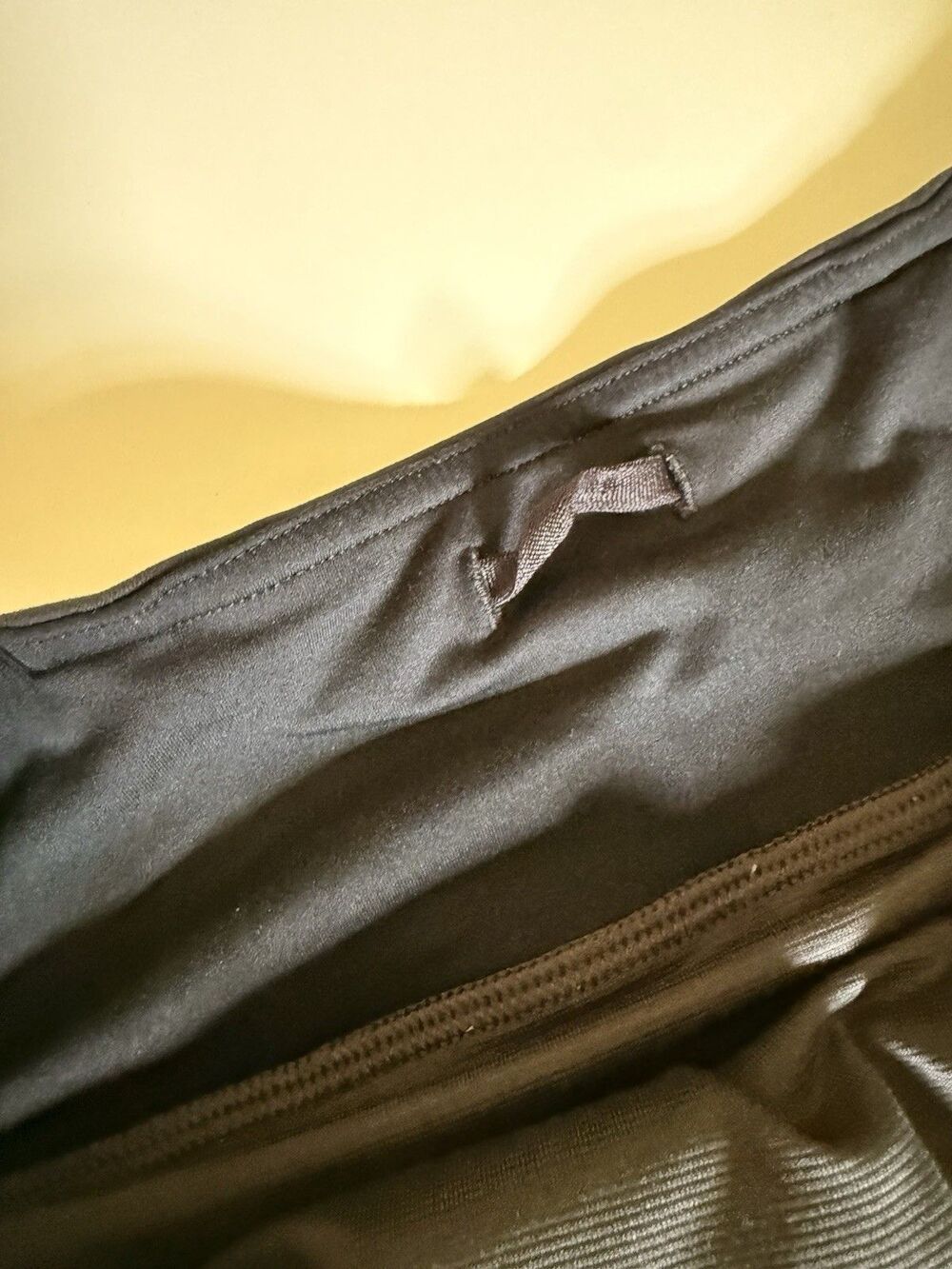 Lululemon Black Groovy Run Shorts 4.5" Lined Mid Rise Athletic Size 8 Great Cond - Picture 5 of 6